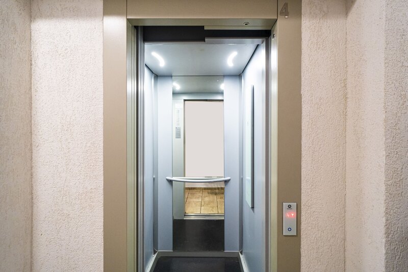 Studio 37 mp, nou mobilat, etaj 4, lift, situat langa Penny Market - Rezervelor
