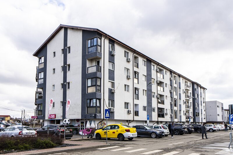 Studio 37 mp, nou mobilat, etaj 4, lift, situat langa Penny Market - Rezervelor