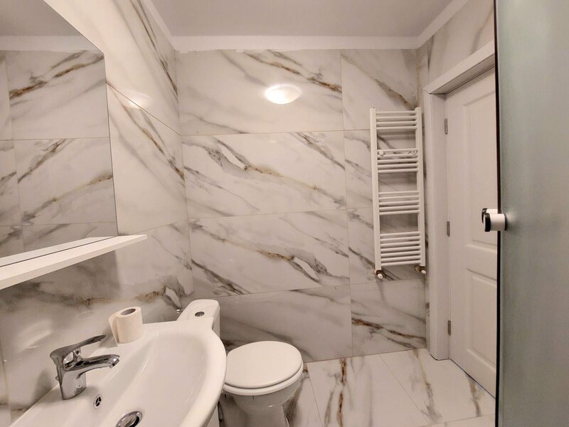 Studio 37 mp, nou mobilat, etaj 4, lift, situat langa Penny Market - Rezervelor